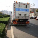 兩臺(tái)重型道路污染清除車(chē)亮相鄭州，路面像新鋪的